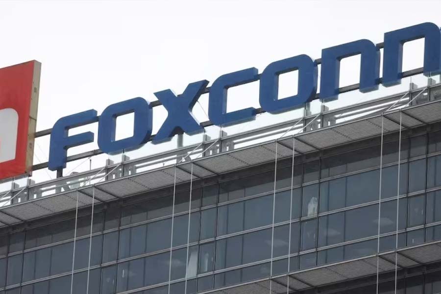Taiwan Company Foxconn has withdrew from Joint Venture with Indian Company Vendanta to make semiconductor.