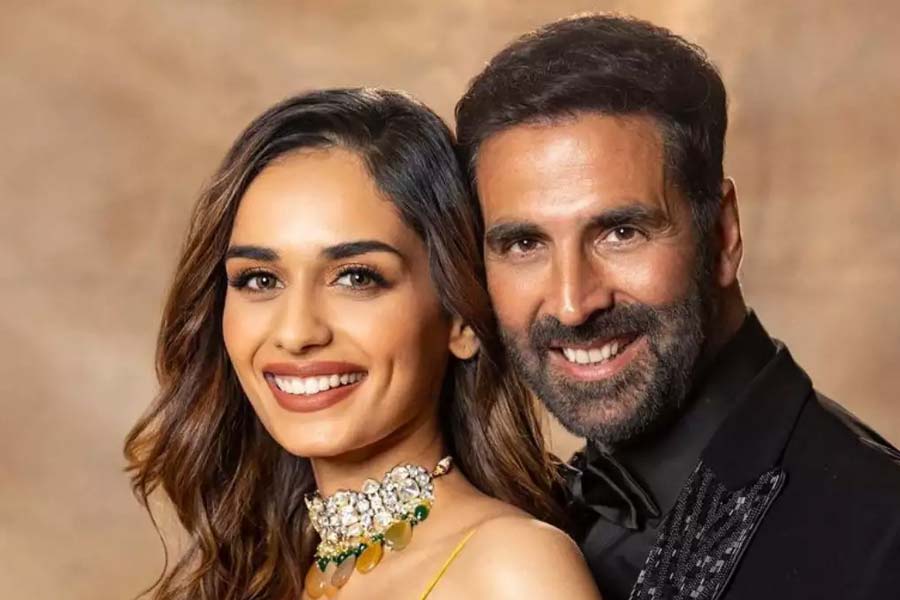 Manushi Chillar and Akshay Kumar