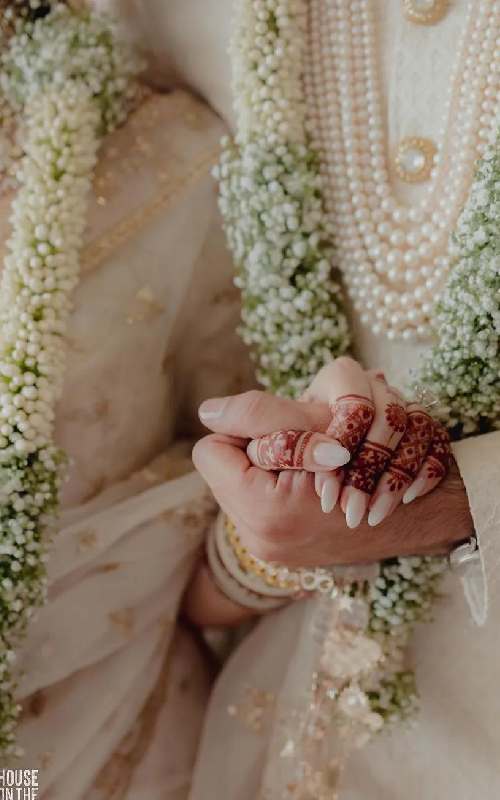 বিয়েতে আলিয়ার নখের সাজ।