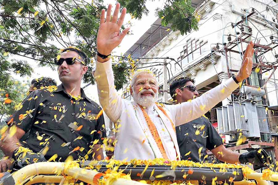 প্রচার: বেঙ্গালুরুতে একটি রোড শো’য় প্রধানমন্ত্রী নরেন্দ্র মোদী।