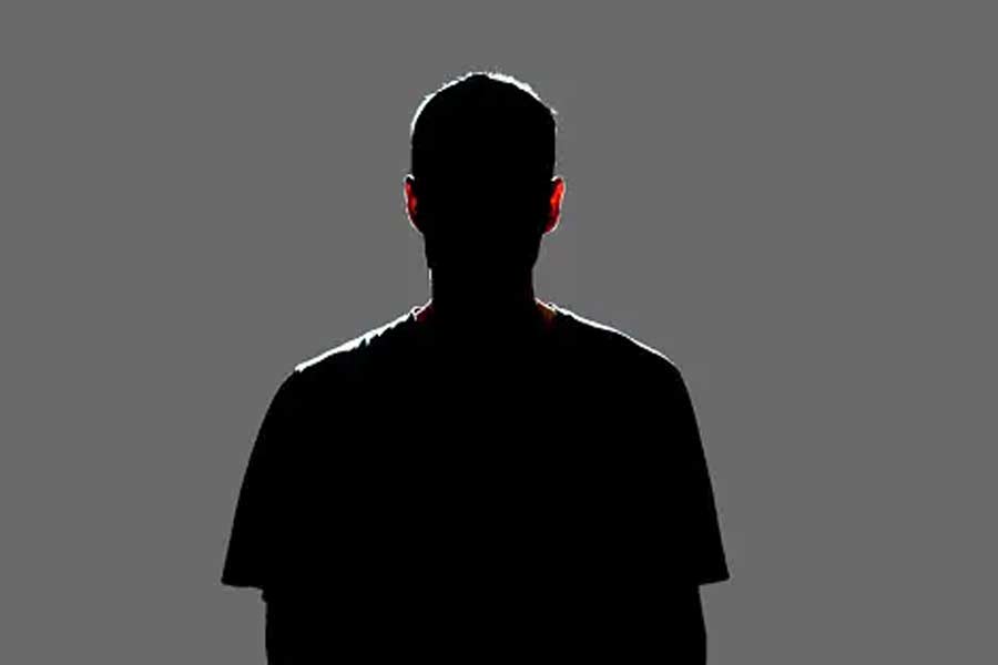 আশি এবং নব্বইয়ের দশকে বলিপাড়ায় খলনায়কের কথা উঠলেই প্রাণ এবং অমরিশ পুরীর মতো তারকাদের ছবি ভেসে ওঠে। হিন্দি ছবিতে আগে এমন প্রচলন ছিল যে, যাঁরা খলনায়কের চরিত্রে অভিনয় করে এক বার জনপ্রিয় হয়ে যেতেন তাঁরা অধিকাংশ সময় নেতিবাচক চরিত্রেই অভিনয়ের প্রস্তাব পেতেন।