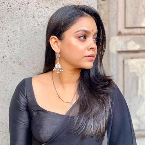  Sumona Chakravarti