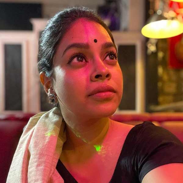  Sumona Chakravarti