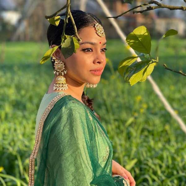 Sumona Chakravarti