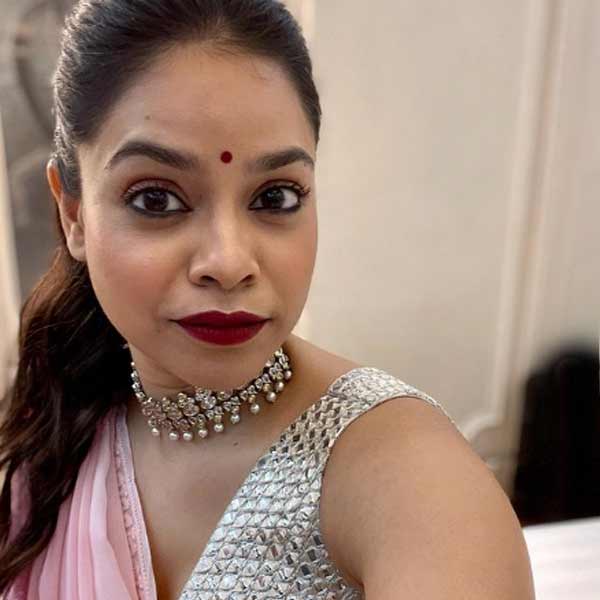  Sumona Chakravarti