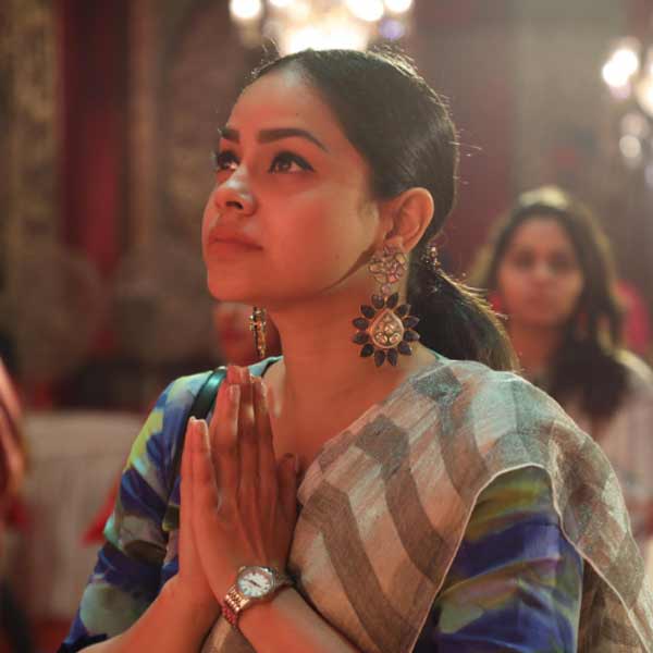  Sumona Chakravarti