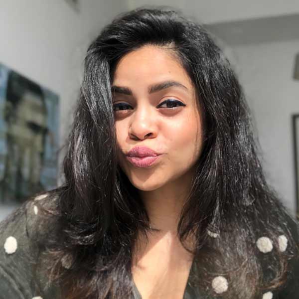  Sumona Chakravarti