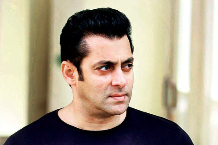 Police said two persons opened fire outside actor Salman Khan\\\\\\\\\\\\\\\'s Mumbai residence