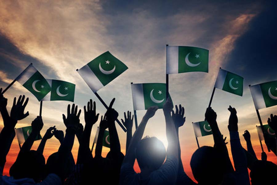 Pakistan to hoist 500ft long flag spending 40 crore to defeat India in flag war 