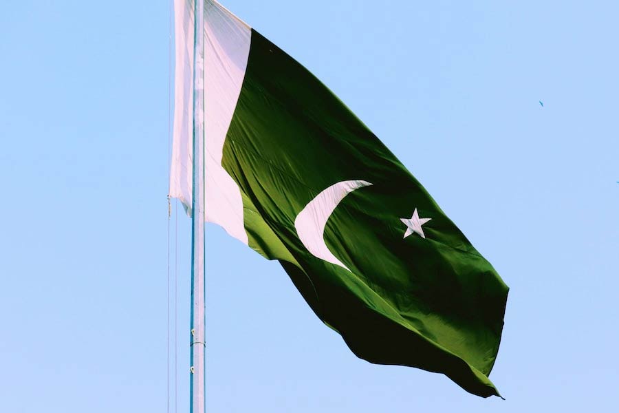 Pakistan to hoist 500ft long flag spending 40 crore to defeat India in flag war 