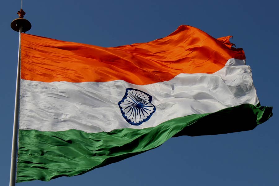 Pakistan to hoist 500ft long flag spending 40 crore to defeat India in flag war 