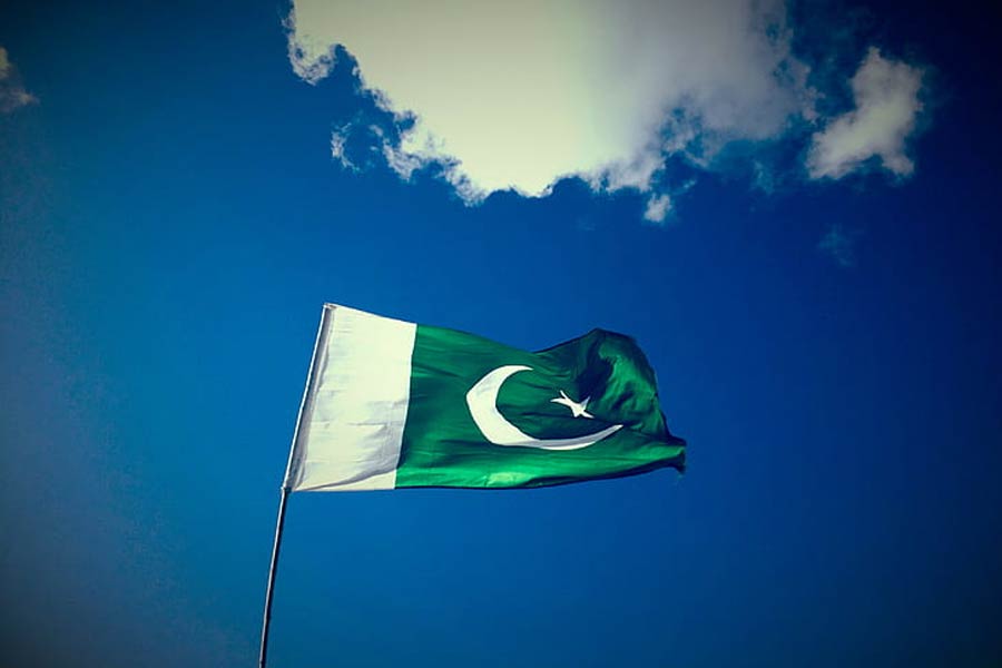 Pakistan to hoist 500ft long flag spending 40 crore to defeat India in flag war 