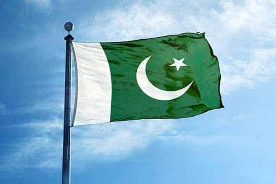 Pakistan to hoist 500ft long flag spending 40 crore to defeat India in flag war 