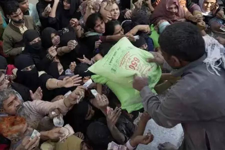 Pakistan to hoist 500ft long flag spending 40 crore to defeat India in flag war 