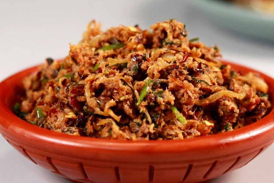 ইলিশের লেজা দিয়ে বানিয়ে ফেলুন ভর্তা।