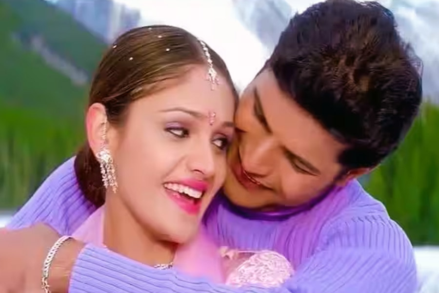 মিউজ়িক ভিডিয়োতে অভিনয়ের জন্য অডিশন দিতে যান হিমাংশু। প্রথম বার অডিশন খারাপ হওয়ায় পরে আবার অডিশন দেবেন বলে গুলশনকে অনুরোধ করেন হিমাংশু। দ্বিতীয় অডিশন দিয়ে সকলের মন জিতে নেন হিমাংশু। সোনু নিগমের মিউজ়িক ভি়ডিয়োতে অভিনয় করেও প্রশংসা পান অভিনেতা।