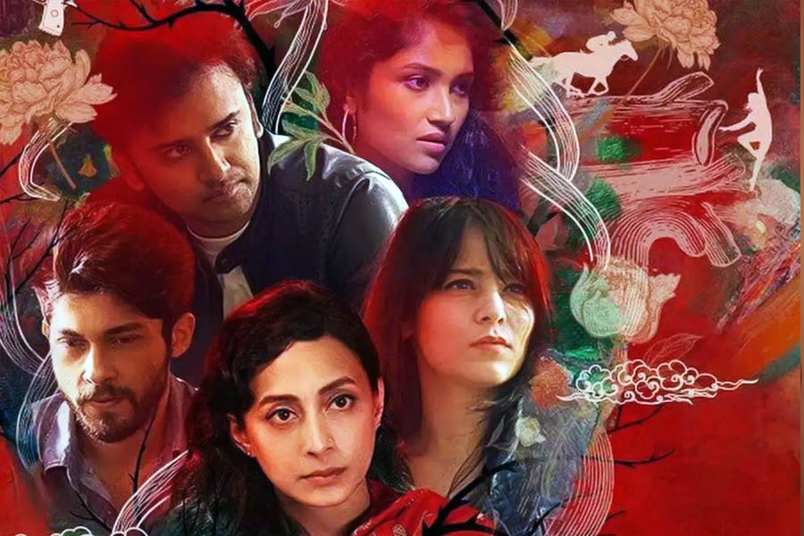 ২০১৪ সালে নিজস্ব একটি প্রযোজনা সংস্থা খোলেন হিমাংশু। শর্ট ফিল্মে প্রযোজনার পাশাপাশি পরিচালনার কাজও করেছেন তিনি। ২০২২ সালে ‘চিত্রকূট’ নামে একটি ছবি পরিচালনা এবং প্রযোজনা করেন হিমাংশু। ওটিটি প্ল্যাটফর্মেও সেই ছবিটি রয়েছে। কিন্তু তাতেও বিশেষ কিছু লাভ হয়নি হিমাংশুর।