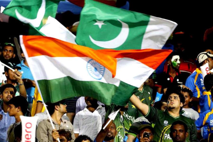 picture of India Pakistan supporters 