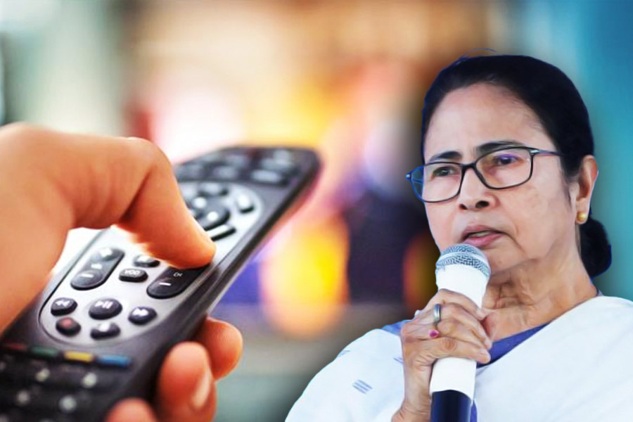 Before the Puja, the Chief Minister Mamata Banerjee can meet the cable tv operators to solve their problems 