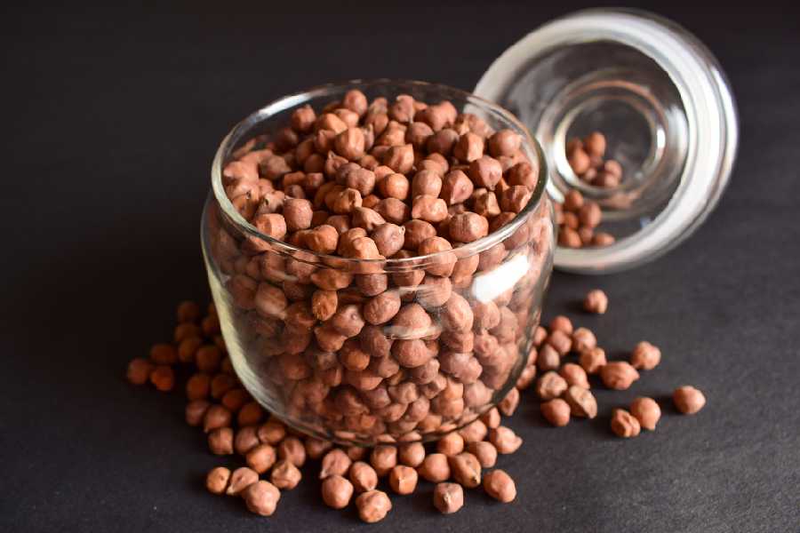 খিদে পেলেই মুঠো করে খেয়ে নিতে হবে। 