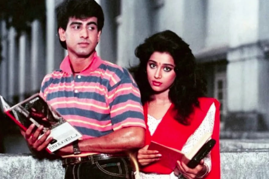 ১৯৯২ সালে বলি অভিনেতা রণিত রায়ের বিপরীতে ‘জান তেরে নাম’ ছবিতে অভিনয় করে নজর কাড়েন ফারহিন। বলিজগতে এটিই প্রথম ছবি ফারহিনের। বলিপাড়ার অনেকেই মাধুরী দীক্ষিতের সঙ্গে ফারহিনের মুখের আদলের মিল খুঁজে পেতেন বলে তাঁকে মাধুরীর ‘হুবহু’ বলে ডাকতেন।