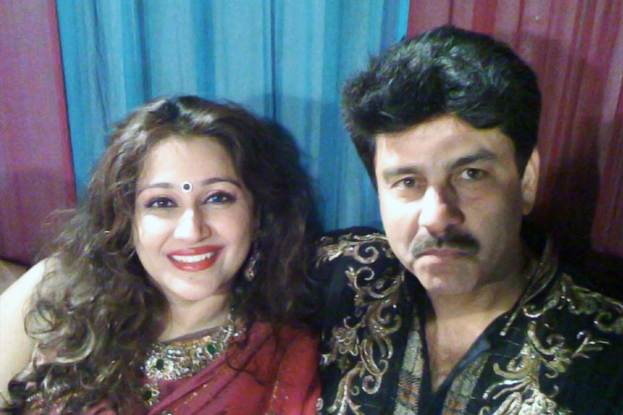 সম্প্রতি এক সাক্ষাৎকারে মনোজের সঙ্গে নিজের সম্পর্ক নিয়ে আলোচনা করেন ফারহিন। মনোজের চেয়ে আট বছরের ছোট ছিলেন ফারহিন।