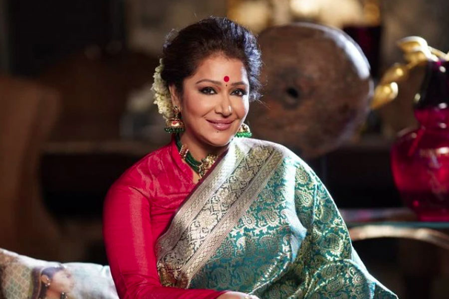 ফারহিন জানান, হিন্দু মতে বিয়ে করার পর মনোজের স্ত্রীর পরিচয় পান অভিনেত্রী। ফারহিন বলেন, ‘‘আমার সঙ্গে যখন মনোজের হিন্দু মতে বিয়ে হয়, তখন আমার দুই ছেলেও উপস্থিত ছিল। ছেলেদের সামনেই সাত পাকে ঘুরেছি।’’