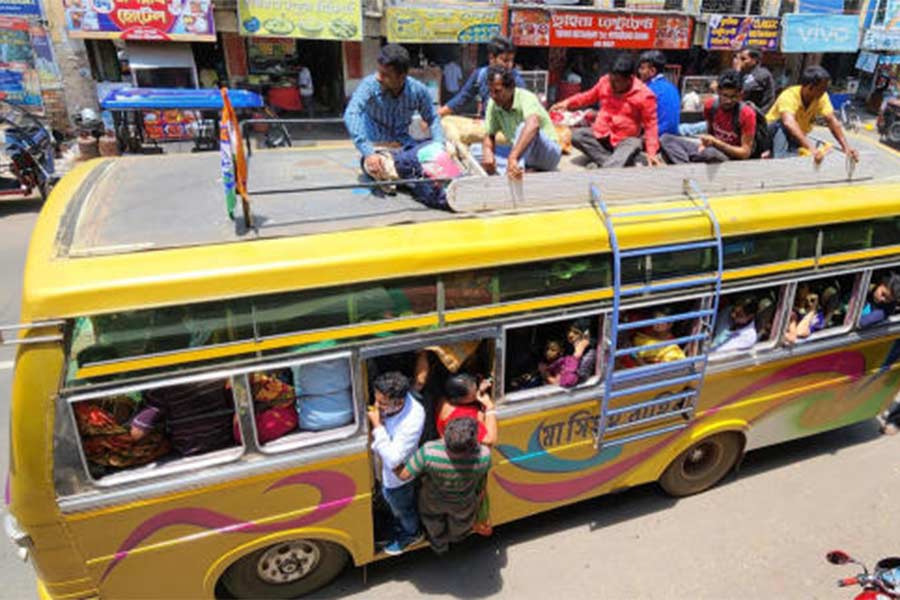 ভোগান্তি নিত্য যাত্রীদের।