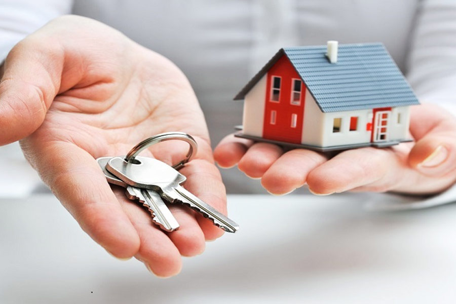 কর্মজীবন থেকে অবসরের পরেও বিশ্রাম নেননি। বরং আরও এক দফা কাজে নেমে পড়েছিলেন হাসমুখ তারকদাস পারেখ। এ বার নিজের সঞ্চয় ভাঙিয়ে তার একাংশ ঢেলেছিলেন গৃহঋণ প্রদানকারী সংস্থা গড়তে। যাতে সহজ শর্তে স্বপ্নের নীড় গড়তে পারেন মধ্যবিত্তেরা।