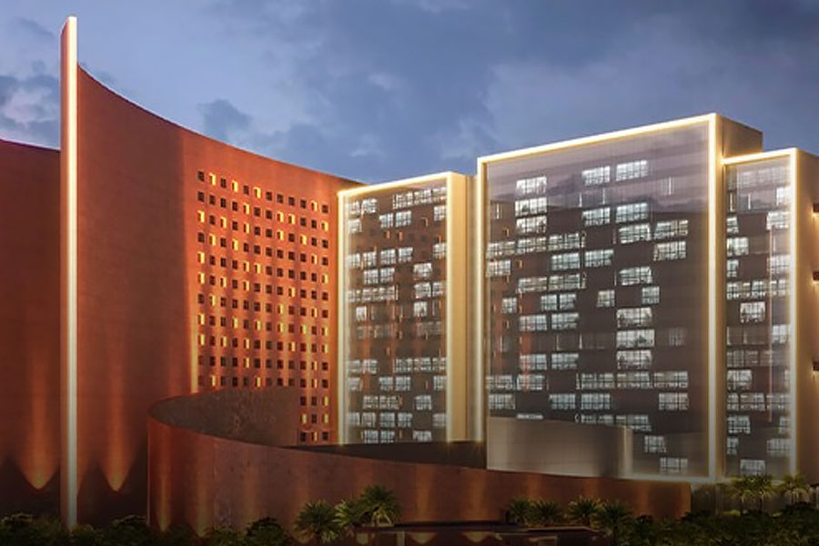 অফিস ভবনটি তৈরি করতে খরচ হয়েছে ৩,২০০ কোটি টাকা। ১৫ তলার বহুতলে কর্মীদের যাতায়াতের সুবিধার জন্য রয়েছে মোট ১৩১টি লিফ্‌টের ব্যবস্থা।