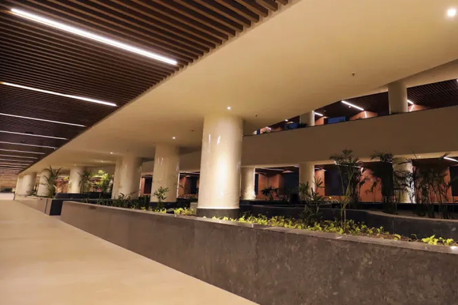 নির্মাতাদের দাবি, এই অফিসটি ঠান্ডা রাখার জন্য প্রাকৃতিক উপায়ে বায়ু চলাচলের বন্দোবস্ত রয়েছে। ব্যবহৃত হয়েছে সৌরশক্তিও। পরিবেশ রক্ষার যাবতীয় নিয়ম মেনেই বহুতলটি তৈরি করা হয়েছে বলে দাবি নির্মাতাদের।