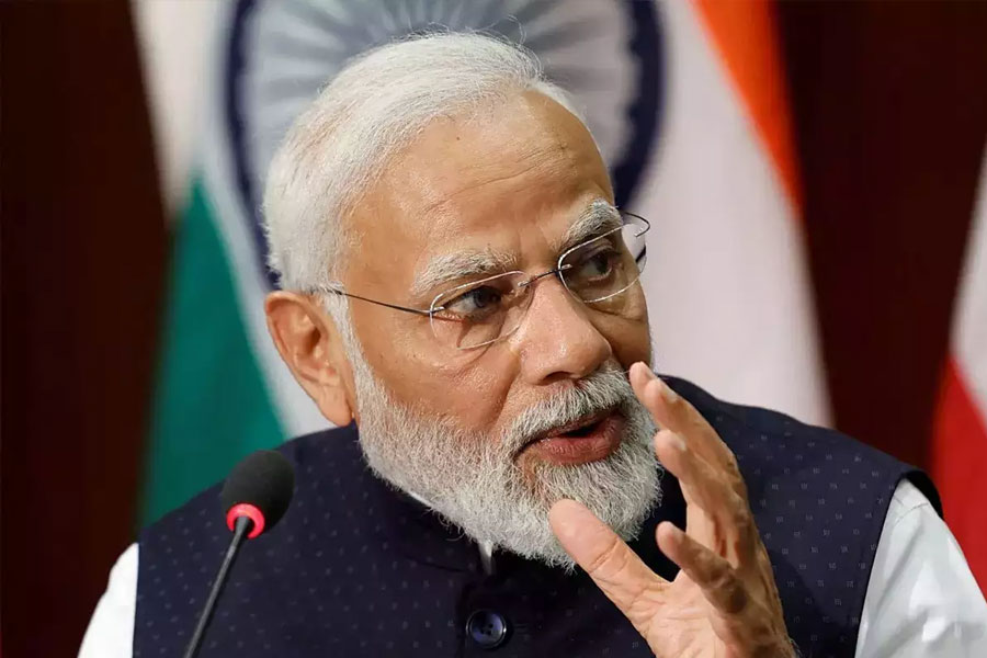 সুরাত ডায়মন্ড বুর্সের প্রশংসা করেছেন স্বয়ং প্রধানমন্ত্রী নরেন্দ্র মোদী। তাঁর মতে, সুরাতে হিরের ব্যবসা কেমন বৃদ্ধি পেয়েছে, তার উদাহরণ এই বিশাল অফিস ভবন।