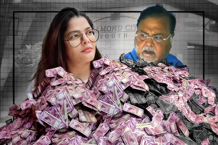 Where is the money recovered from the flat of Arpita Mukherjee now 