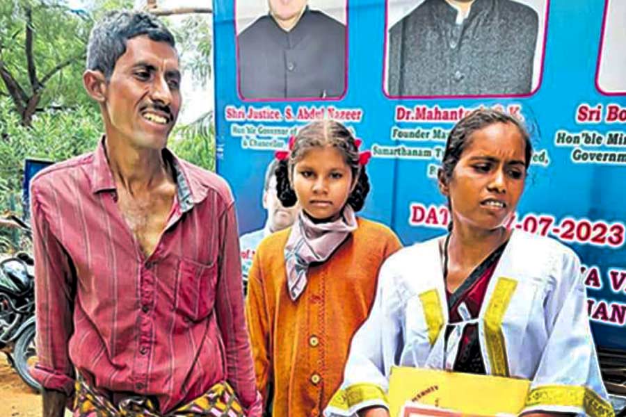 Andhra Pradesh labourer woman completed PhD with the help of husband