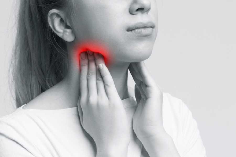 How to overcome tonsil infection and throat pain without medicine during monsoon