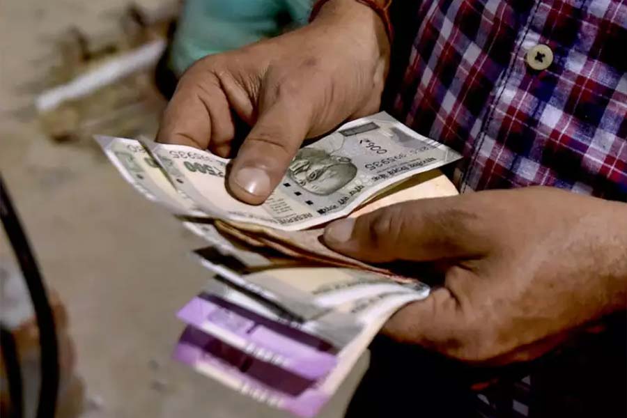 India wants to promote rupees in International Trade against US dollar.