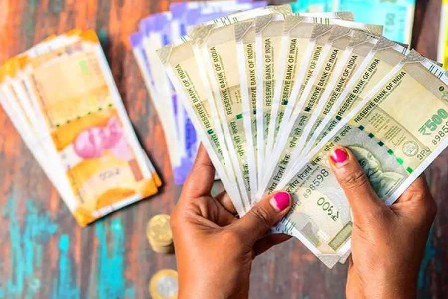 India wants to promote rupees in International Trade against US dollar.