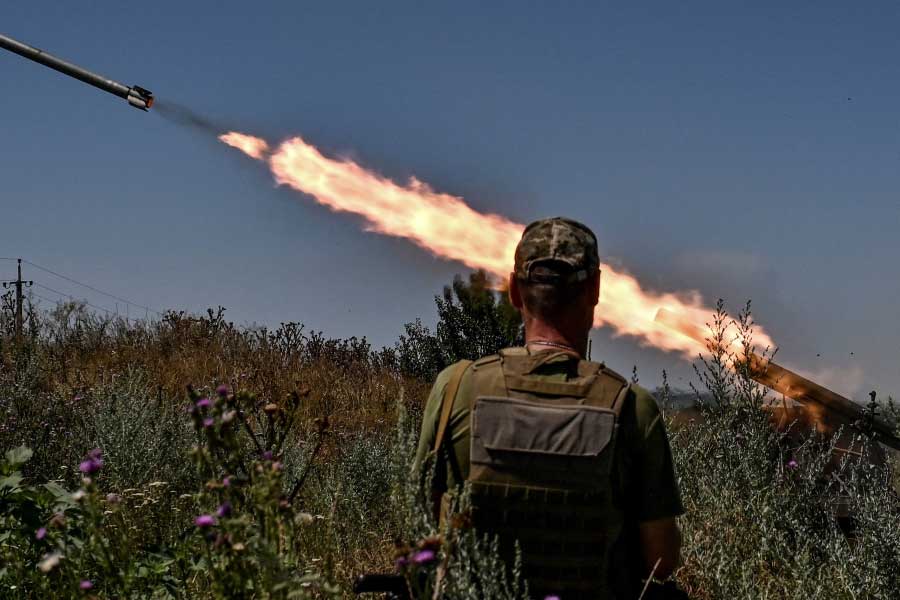 India wants to promote rupees in International Trade against US dollar.