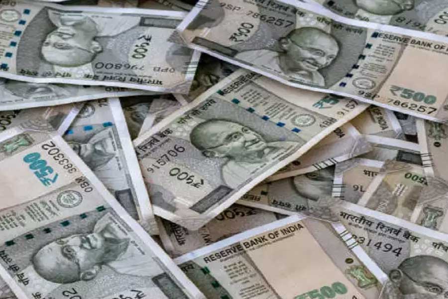 India wants to promote rupees in International Trade against US dollar.