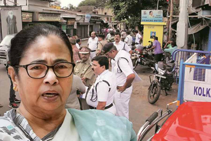 armed person arrested while entering the area of CM mamata Banerjee\'s residence