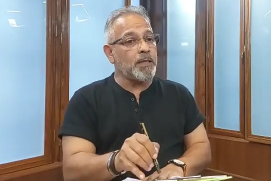 একুশের মঞ্চে চব্বিশের দিশা? আলোচনায় সম্পাদক অনিন্দ্য জানা 