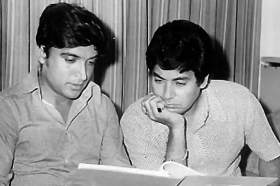 বলিপাড়ায় কানাঘুষো শোনা যায়, সেলিমের সঙ্গে নাকি যোগাযোগ ছিল এক ডনের।   