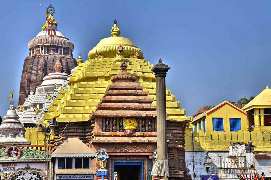 Police personnel suspended for allegedly taking bribe in Puri temple.