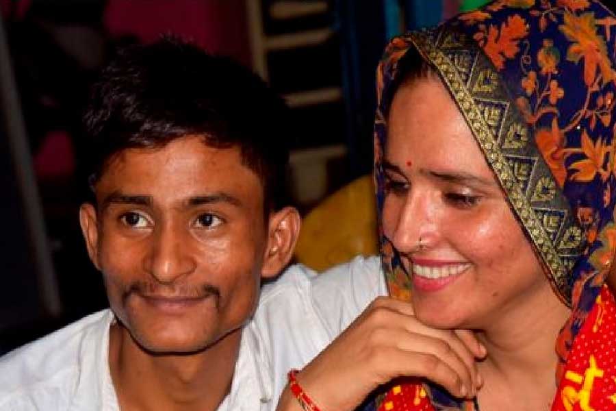 রাষ্ট্রপতির কাছে আবেদনে সীমা জানিয়েছেন, তিনি সচিনের সঙ্গে বিয়ের আগেই হিন্দু ধর্ম গ্রহণ করেছিলেন। তার পর নেপালের কাঠমান্ডুর পশুপতিনাথ মন্দিরে হিন্দু মতে সচিনের সঙ্গে বিয়ে করেছেন তিনি।