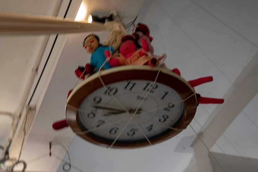 আবাসিকদের হাতে তৈরি ইনস্টলেশন।