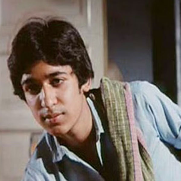 ‘মুকদ্দর কা সিকন্দর’ ছবিতে বলি তারকারা ছাড়াও অন্য এক অভিনেতাও জনপ্রিয়তা পেয়েছিলেন। তাঁর আসল নাম মাস্টার ময়ূররাজ বর্মা হলেও ইন্ডাস্ট্রিতে ‘ইয়ং অমিতাভ’ নামেই বেশি পরিচিত ছিলেন। ‘মুকদ্দর কা সিকন্দর’ ছবিতে অমিতাভের ছোটবেলার চরিত্রে অভিনয় করেছিলেন শিশু অভিনেতা ময়ূররাজ।