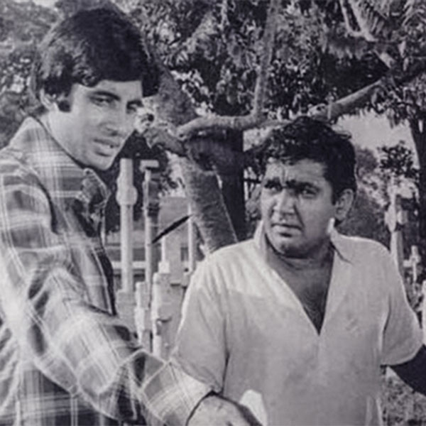 আসলে প্রকাশের সাক্ষাৎকার নেওয়ার সময় স্নেহলতা জানতে পারেন যে, পরিচালক অমিতাভের সঙ্গে একটি তারকাখচিত ছবির কাজ শুরু করতে চলেছেন। ছবির সমস্ত কাজ এগিয়ে গেলেও অমিতাভের শৈশবের চরিত্রে অভিনয়ের জন্য কোনও শিশু অভিনেতার খোঁজ পাচ্ছিলেন না। তখনই নিজের ছেলের কথা পাড়েন স্নেহলতা।