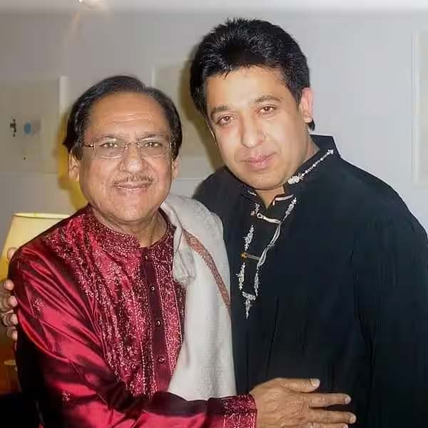 ২০০১ সালে বড় পর্দায় শেষ বারের মতো অভিনয় করতে দেখা যায় ময়ূররাজকে। তার পর বলিপাড়া থেকে হঠাৎ উধাও হয়ে যান তিনি। পরে জানতে পারা যায়, অভিনয় ছেড়ে ব্যবসা শুরু করেছেন তিনি।