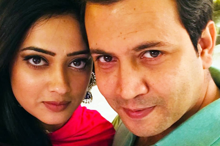 কিন্তু অভিনবের সঙ্গেও শ্বেতার সংসার সুখের ছিল না। অভিনেত্রীর দাবি, প্রায়শই গার্হস্থ্য হিংসার শিকার হতেন তিনি। ২০১৯ সালের সেপ্টেম্বর মাসে অভিনবের সঙ্গে বিবাহবিচ্ছেদ হয়ে যায় শ্বেতার। বর্তমানে দুই সন্তান এবং কেরিয়ার নিয়ে ব্যস্ত শ্বেতা।