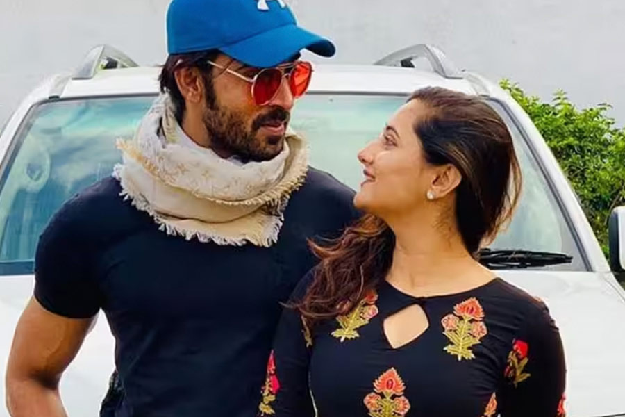 ২০১৯ সালে ‘বিগ বস’ রিয়্যালিটি শোয়ের ১৩তম পর্বে প্রতিযোগী হিসাবে অংশগ্রহণ করেন রশমি। শোয়ের প্রতিযোগী আরহান খানের সঙ্গে সম্পর্কে জড়িয়ে পড়েন অভিনেত্রী।